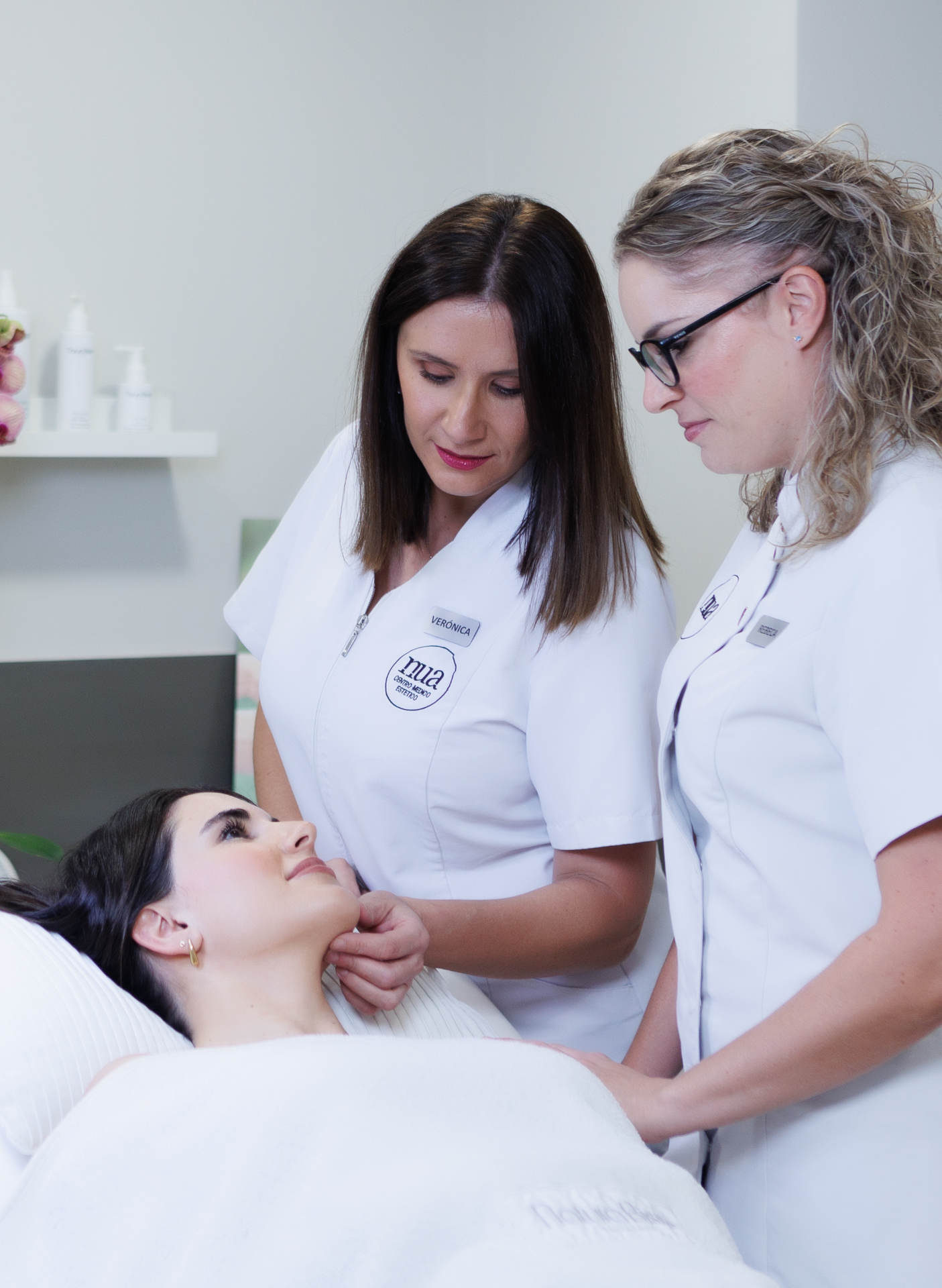 Esteticistas especializadas en tratamientos faciales y corporales